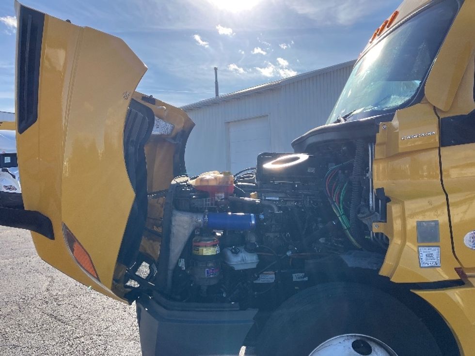 Sleeper Tractor-Heavy Duty Tractors-Freightliner-2022-T12664ST-Monroe-OH-612,422\n\t\tmiles-$ 53,000 - Image 21