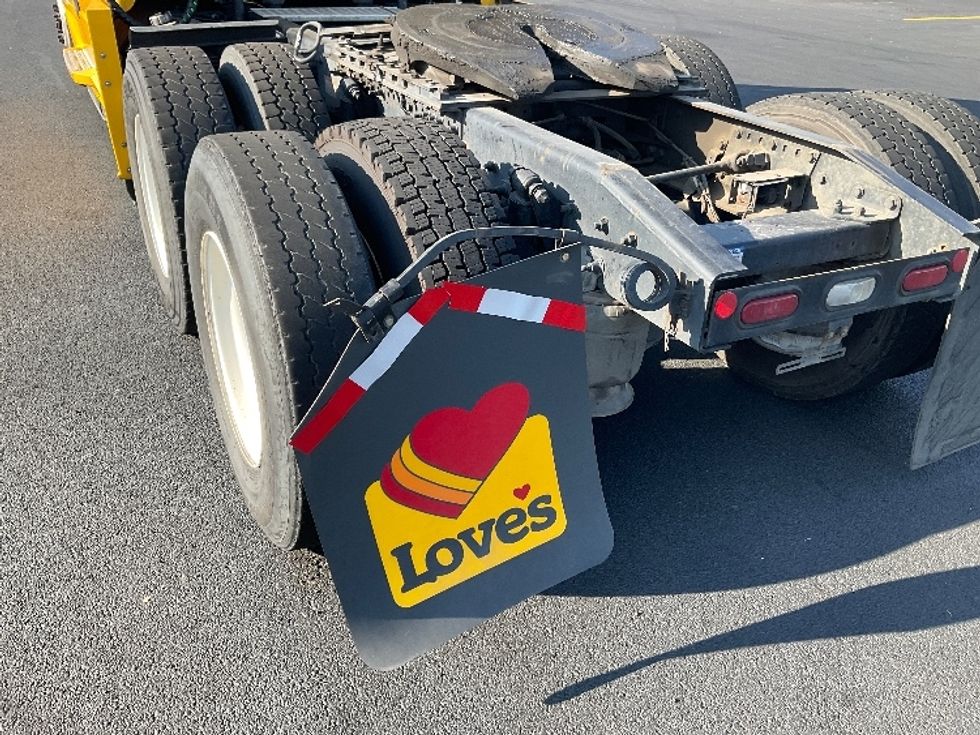 Sleeper Tractor-Heavy Duty Tractors-Freightliner-2022-T12664ST-Monroe-OH-612,422\n\t\tmiles-$ 53,000 - Image 24