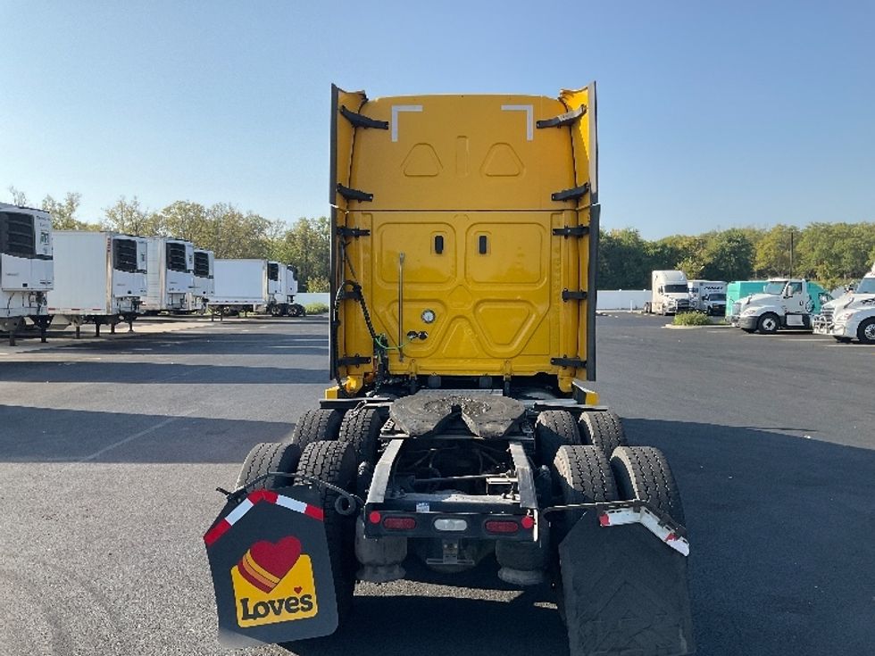Sleeper Tractor-Heavy Duty Tractors-Freightliner-2022-T12664ST-Monroe-OH-612,422\n\t\tmiles-$ 53,000 - Image 6