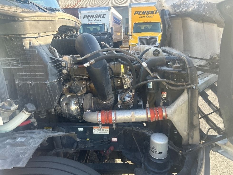 Sleeper Tractor-Heavy Duty Tractors-Freightliner-2022-T12664ST-Montebello-CA-457,429\n\t\tmiles-$ 83,500 - Image 20