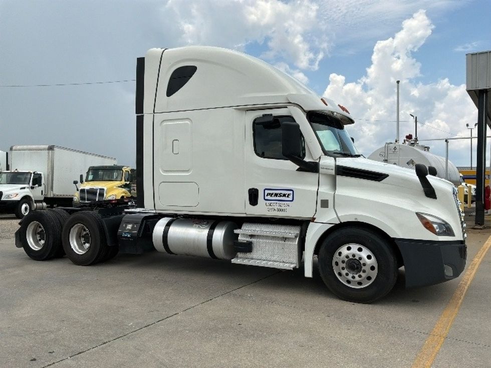 Sleeper Tractor-Heavy Duty Tractors-Freightliner-2022-T12664ST-Montgomery-AL-432,834\n\t\tmiles-$ 86,000 - Image 1