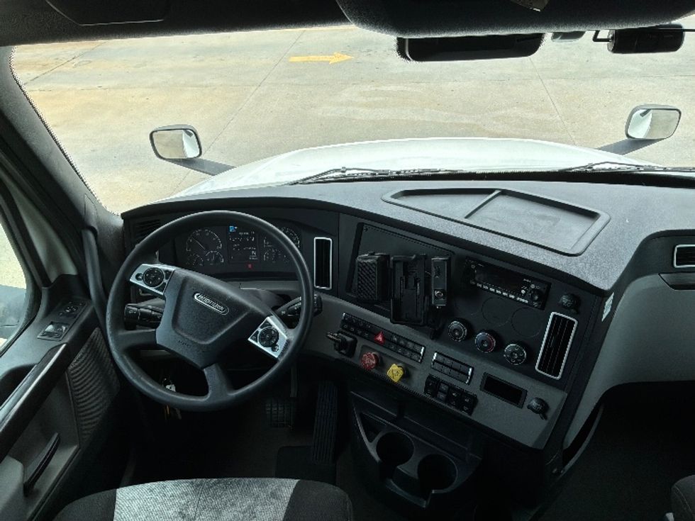 Sleeper Tractor-Heavy Duty Tractors-Freightliner-2022-T12664ST-Montgomery-AL-432,834\n\t\tmiles-$ 86,000 - Image 11