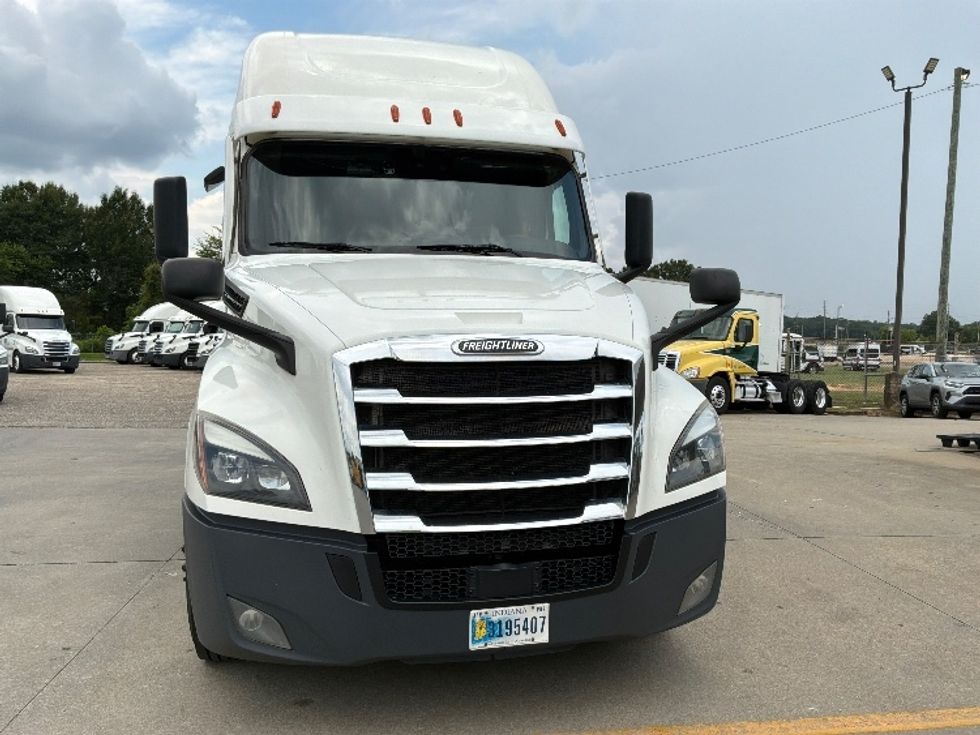 Sleeper Tractor-Heavy Duty Tractors-Freightliner-2022-T12664ST-Montgomery-AL-432,834\n\t\tmiles-$ 86,000 - Image 2