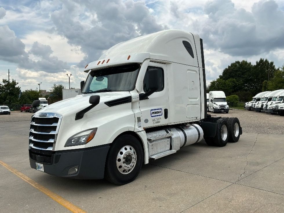 Sleeper Tractor-Heavy Duty Tractors-Freightliner-2022-T12664ST-Montgomery-AL-432,834\n\t\tmiles-$ 86,000 - Image 3