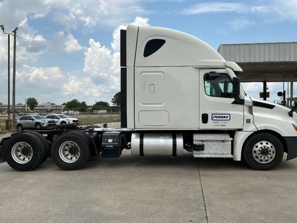Sleeper Tractor-Heavy Duty Tractors-Freightliner-2022-T12664ST-Montgomery-AL-432,834\n\t\tmiles-$ 86,000 - Image 8