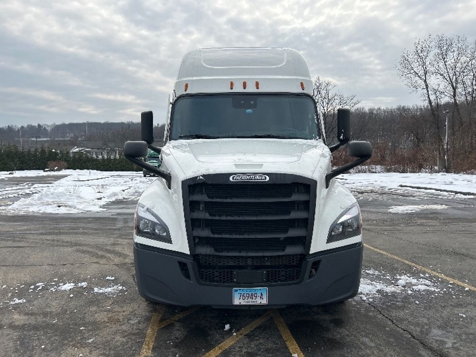 Sleeper Tractor-Heavy Duty Tractors-Freightliner-2022-T12664ST-Montgomery-NY-311,965\n\t\tmiles-$ 81,750 - Image 2