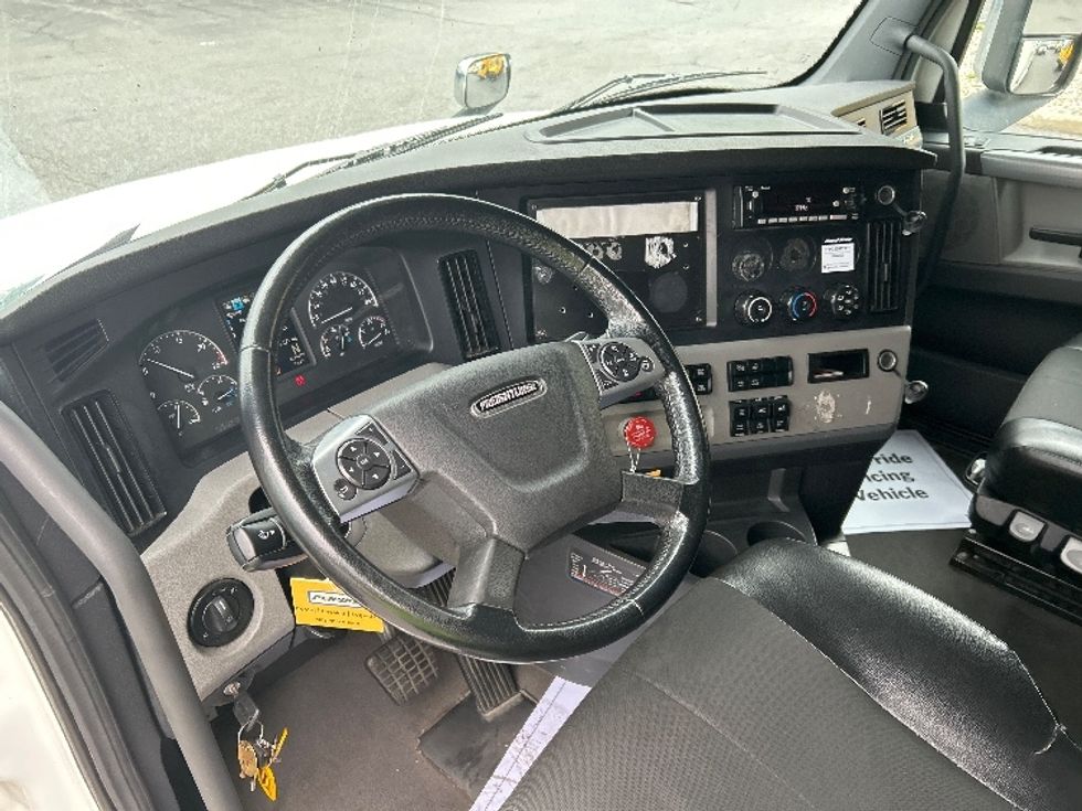 Sleeper Tractor-Heavy Duty Tractors-Freightliner-2022-T12664ST-Montgomery-NY-403,379\n\t\tmiles-$ 79,000 - Image 10