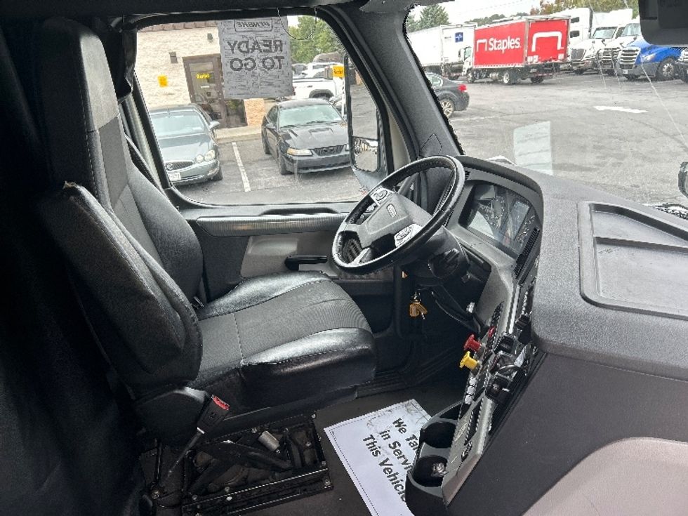 Sleeper Tractor-Heavy Duty Tractors-Freightliner-2022-T12664ST-Montgomery-NY-403,379\n\t\tmiles-$ 79,000 - Image 15