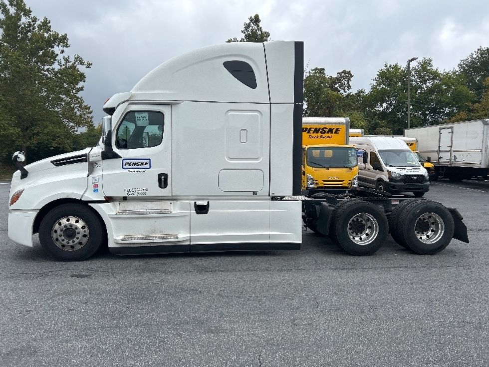 Sleeper Tractor-Heavy Duty Tractors-Freightliner-2022-T12664ST-Montgomery-NY-403,379\n\t\tmiles-$ 79,000 - Image 4