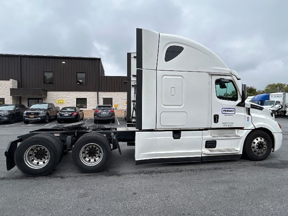 Sleeper Tractor-Heavy Duty Tractors-Freightliner-2022-T12664ST-Montgomery-NY-403,379\n\t\tmiles-$ 79,000 - Image 8