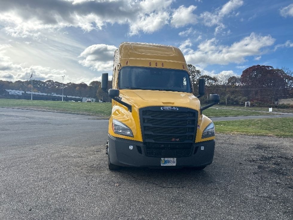 Sleeper Tractor-Heavy Duty Tractors-Freightliner-2022-T12664ST-Montgomery-NY-466,877\n\t\tmiles-$ 66,750 - Image 2