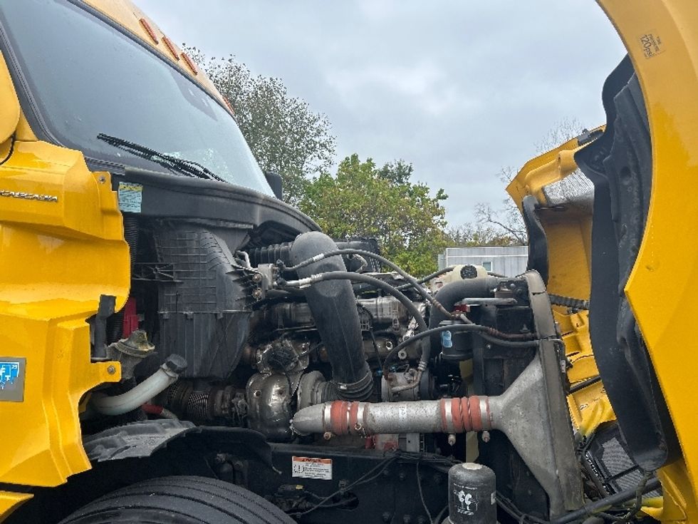 Sleeper Tractor-Heavy Duty Tractors-Freightliner-2022-T12664ST-Montgomery-NY-466,877\n\t\tmiles-$ 66,750 - Image 20