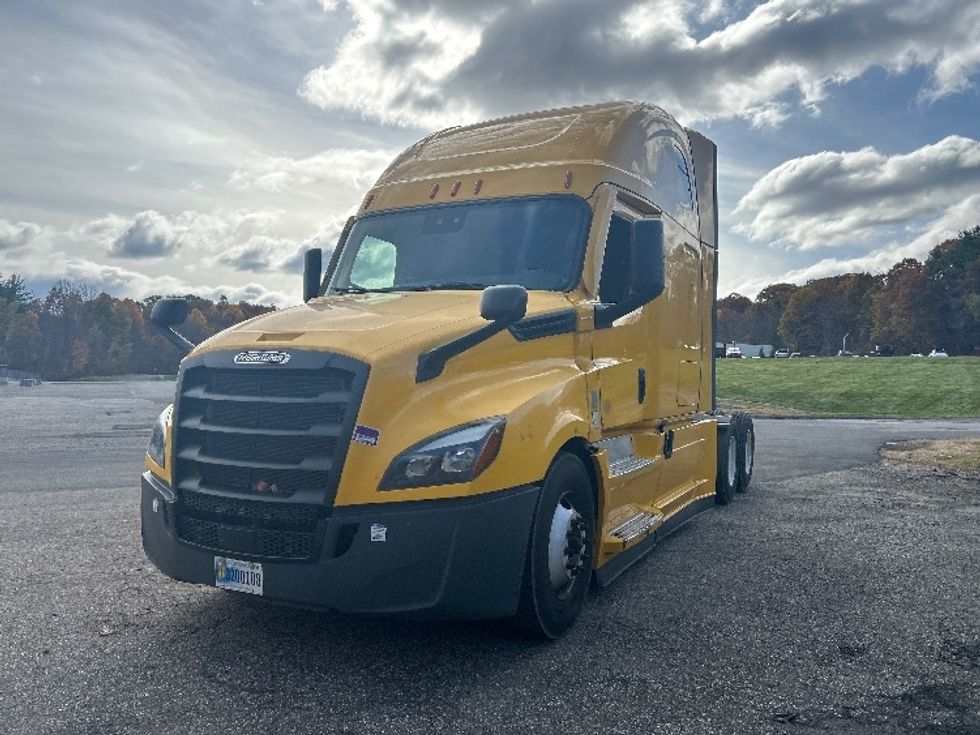 Sleeper Tractor-Heavy Duty Tractors-Freightliner-2022-T12664ST-Montgomery-NY-466,877\n\t\tmiles-$ 66,750 - Image 3