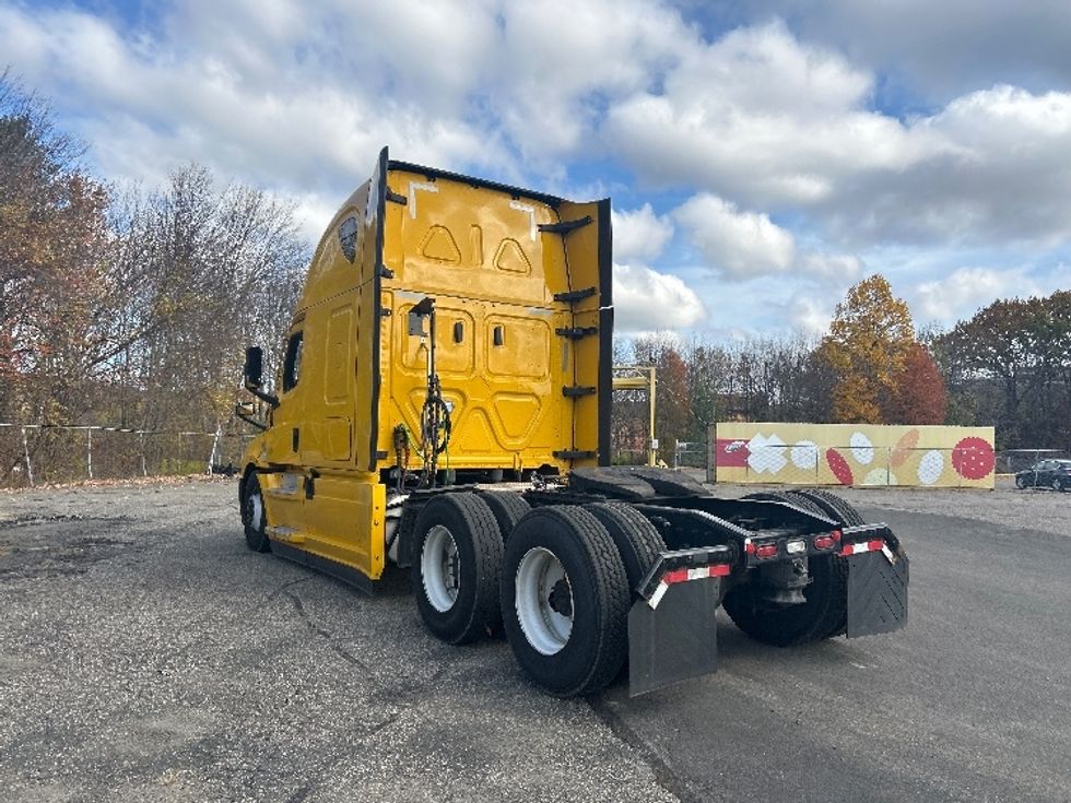 Sleeper Tractor-Heavy Duty Tractors-Freightliner-2022-T12664ST-Montgomery-NY-466,877\n\t\tmiles-$ 66,750 - Image 5
