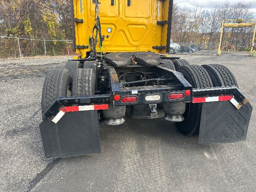 Sleeper Tractor-Heavy Duty Tractors-Freightliner-2022-T12664ST-Montgomery-NY-466,877\n\t\tmiles-$ 66,750 - Image 6