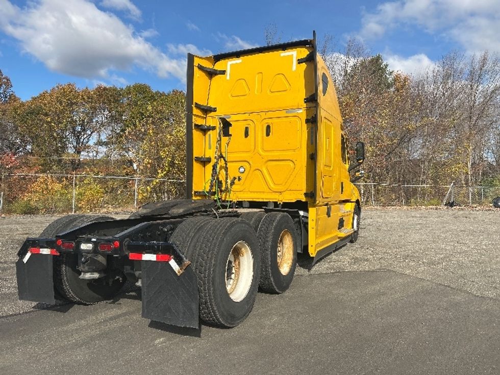 Sleeper Tractor-Heavy Duty Tractors-Freightliner-2022-T12664ST-Montgomery-NY-466,877\n\t\tmiles-$ 66,750 - Image 7