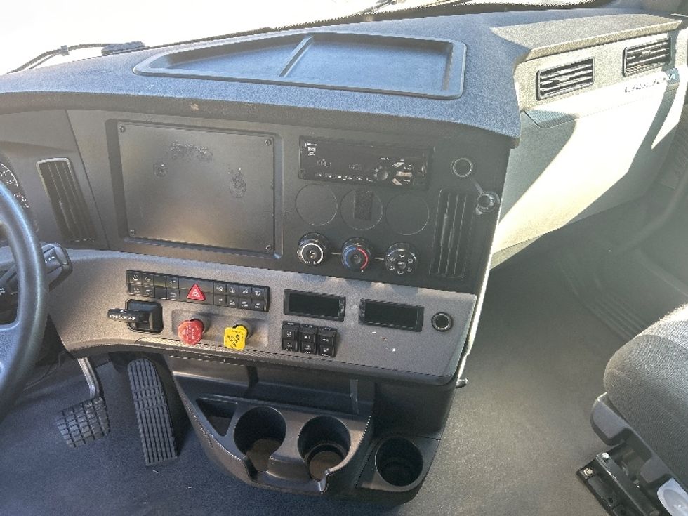 Sleeper Tractor-Heavy Duty Tractors-Freightliner-2022-T12664ST-Montgomery-NY-503,160\n\t\tmiles-$ 66,000 - Image 12