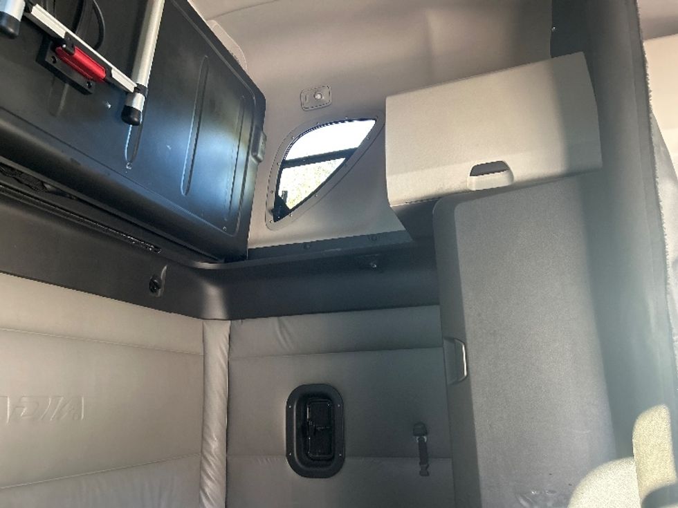 Sleeper Tractor-Heavy Duty Tractors-Freightliner-2022-T12664ST-Montgomery-NY-503,160\n\t\tmiles-$ 66,000 - Image 17