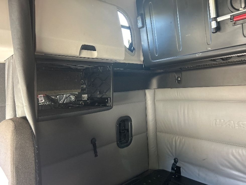 Sleeper Tractor-Heavy Duty Tractors-Freightliner-2022-T12664ST-Montgomery-NY-503,160\n\t\tmiles-$ 66,000 - Image 18