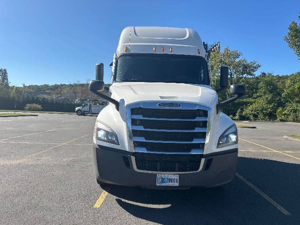 Sleeper Tractor-Heavy Duty Tractors-Freightliner-2022-T12664ST-Montgomery-NY-503,160\n\t\tmiles-$ 66,000 - Image 2