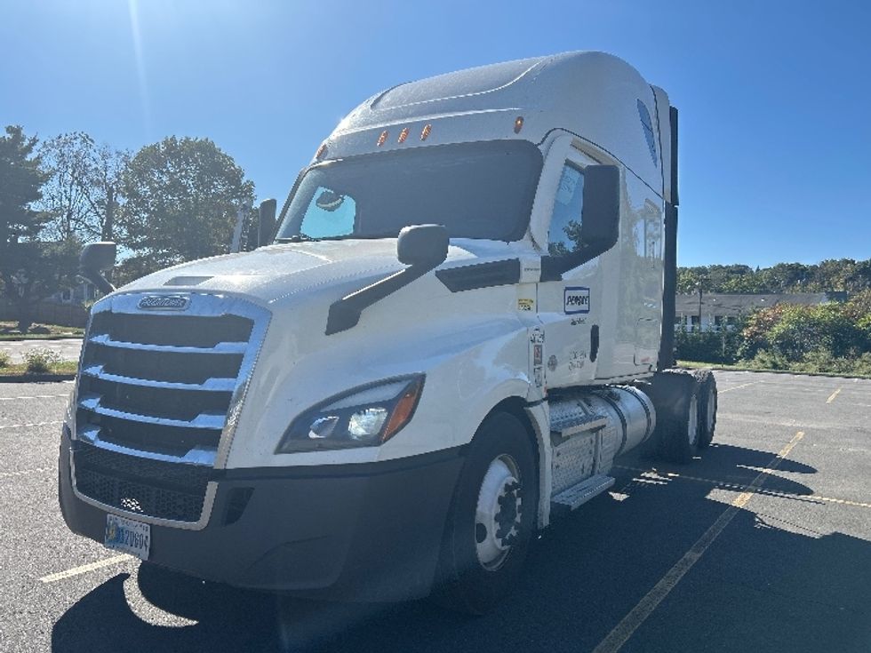Sleeper Tractor-Heavy Duty Tractors-Freightliner-2022-T12664ST-Montgomery-NY-503,160\n\t\tmiles-$ 66,000 - Image 3