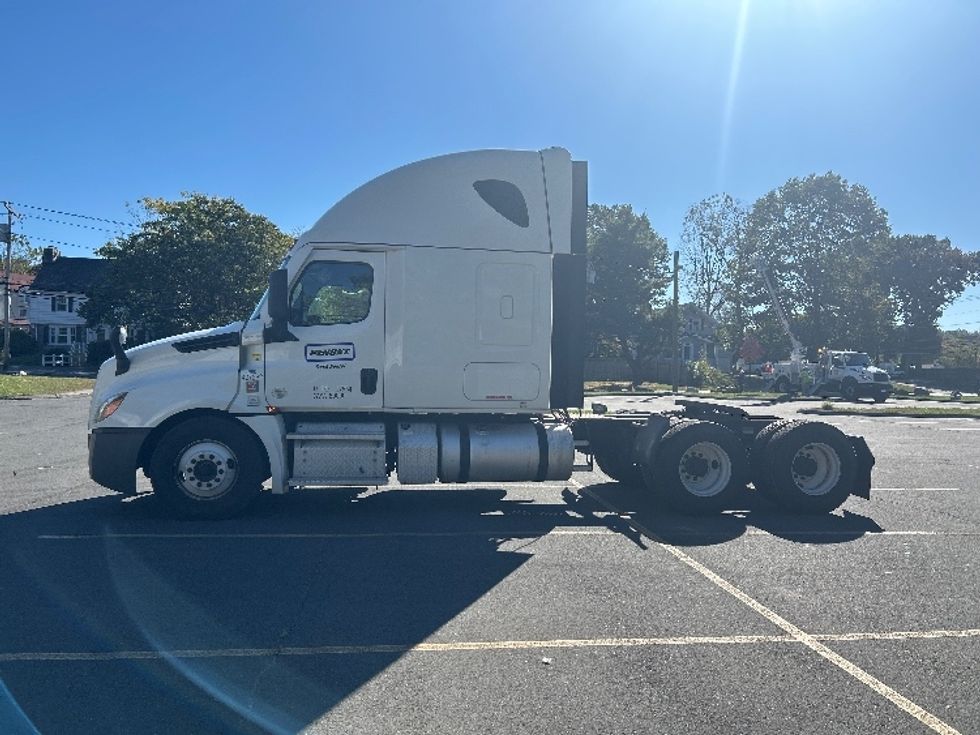 Sleeper Tractor-Heavy Duty Tractors-Freightliner-2022-T12664ST-Montgomery-NY-503,160\n\t\tmiles-$ 66,000 - Image 4