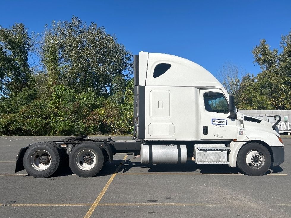 Sleeper Tractor-Heavy Duty Tractors-Freightliner-2022-T12664ST-Montgomery-NY-503,160\n\t\tmiles-$ 66,000 - Image 8