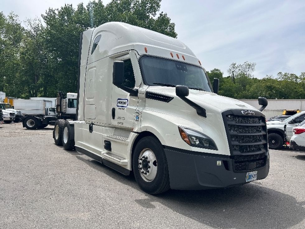Sleeper Tractor-Heavy Duty Tractors-Freightliner-2022-T12664ST-Montgomery-NY-514,155\n\t\tmiles-$ 66,250 - Image 1