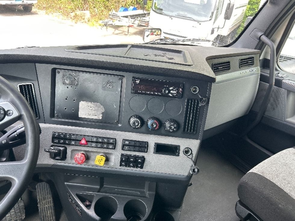 Sleeper Tractor-Heavy Duty Tractors-Freightliner-2022-T12664ST-Montgomery-NY-514,155\n\t\tmiles-$ 66,250 - Image 12