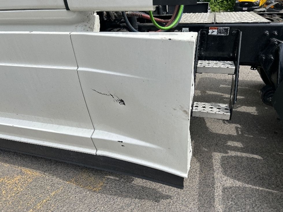 Sleeper Tractor-Heavy Duty Tractors-Freightliner-2022-T12664ST-Montgomery-NY-514,155\n\t\tmiles-$ 66,250 - Image 21