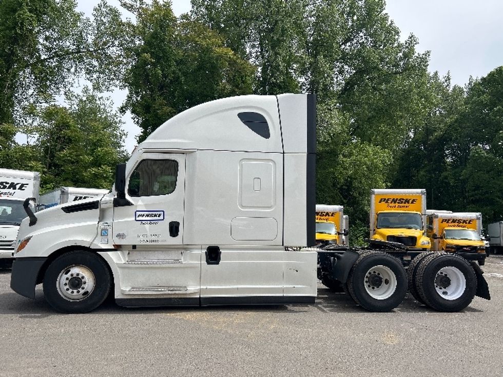 Sleeper Tractor-Heavy Duty Tractors-Freightliner-2022-T12664ST-Montgomery-NY-514,155\n\t\tmiles-$ 66,250 - Image 4