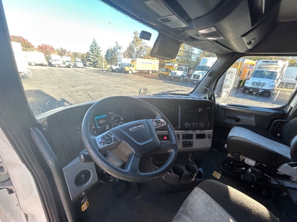 Sleeper Tractor-Heavy Duty Tractors-Freightliner-2022-T12664ST-Montgomery-NY-552,526\n\t\tmiles-$ 62,750 - Image 10
