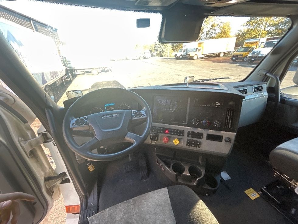Sleeper Tractor-Heavy Duty Tractors-Freightliner-2022-T12664ST-Montgomery-NY-552,526\n\t\tmiles-$ 62,750 - Image 11