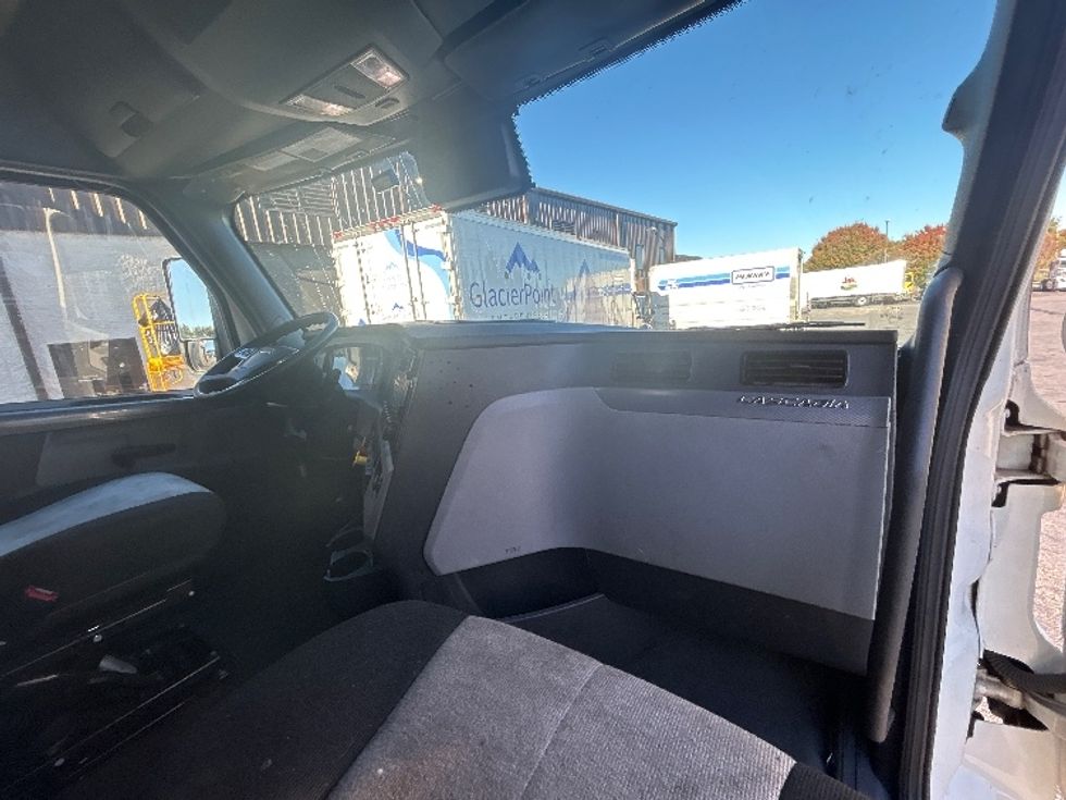 Sleeper Tractor-Heavy Duty Tractors-Freightliner-2022-T12664ST-Montgomery-NY-552,526\n\t\tmiles-$ 62,750 - Image 14