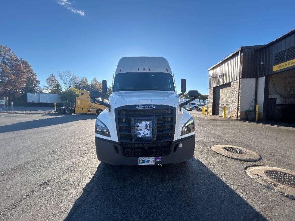 Sleeper Tractor-Heavy Duty Tractors-Freightliner-2022-T12664ST-Montgomery-NY-552,526\n\t\tmiles-$ 62,750 - Image 2