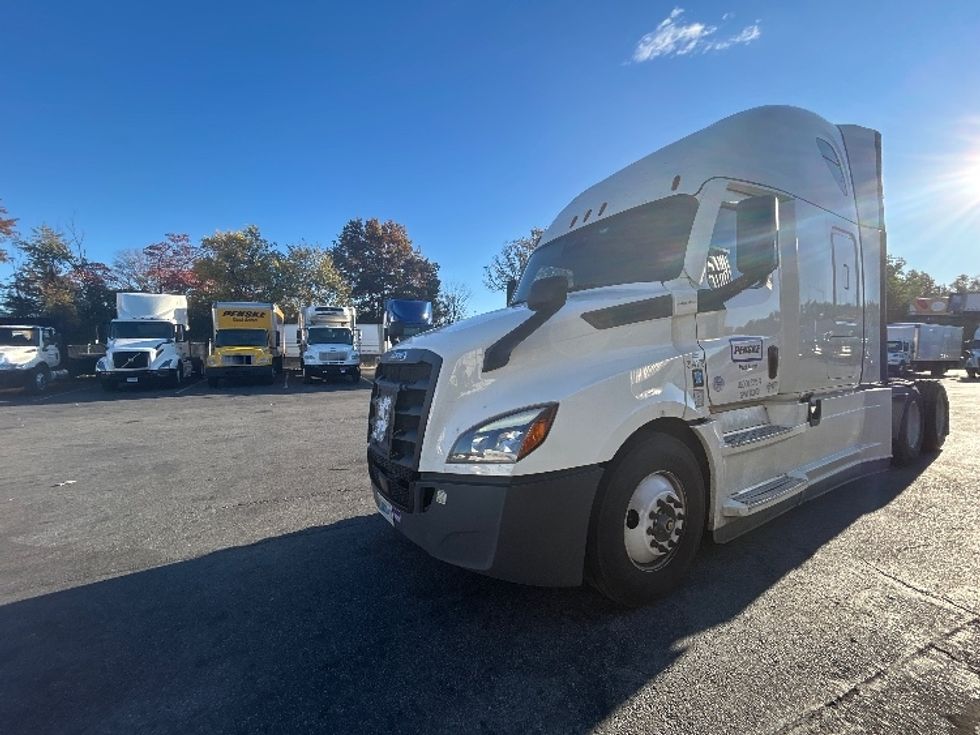 Sleeper Tractor-Heavy Duty Tractors-Freightliner-2022-T12664ST-Montgomery-NY-552,526\n\t\tmiles-$ 62,750 - Image 3