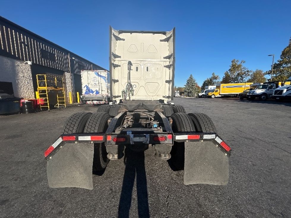 Sleeper Tractor-Heavy Duty Tractors-Freightliner-2022-T12664ST-Montgomery-NY-552,526\n\t\tmiles-$ 62,750 - Image 6