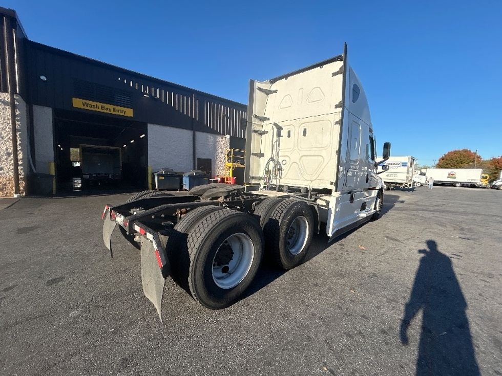 Sleeper Tractor-Heavy Duty Tractors-Freightliner-2022-T12664ST-Montgomery-NY-552,526\n\t\tmiles-$ 62,750 - Image 7