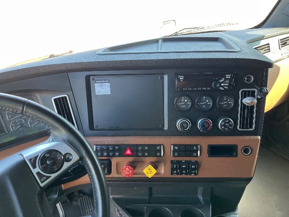 Sleeper Tractor-Heavy Duty Tractors-Freightliner-2022-T12664ST-Morristown-TN-536,805\n\t\tmiles-$ 66,000 - Image 12