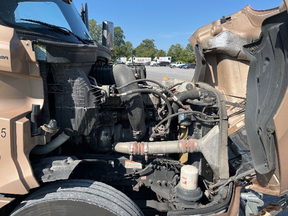 Sleeper Tractor-Heavy Duty Tractors-Freightliner-2022-T12664ST-Morristown-TN-536,805\n\t\tmiles-$ 66,000 - Image 19