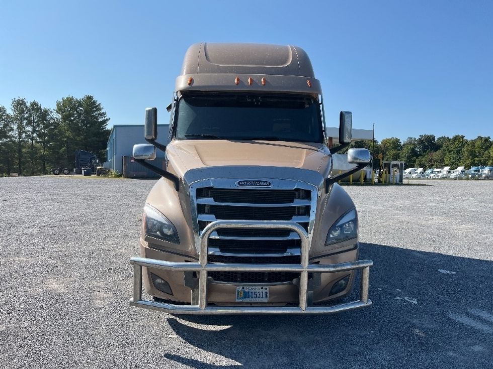 Sleeper Tractor-Heavy Duty Tractors-Freightliner-2022-T12664ST-Morristown-TN-536,805\n\t\tmiles-$ 66,000 - Image 2
