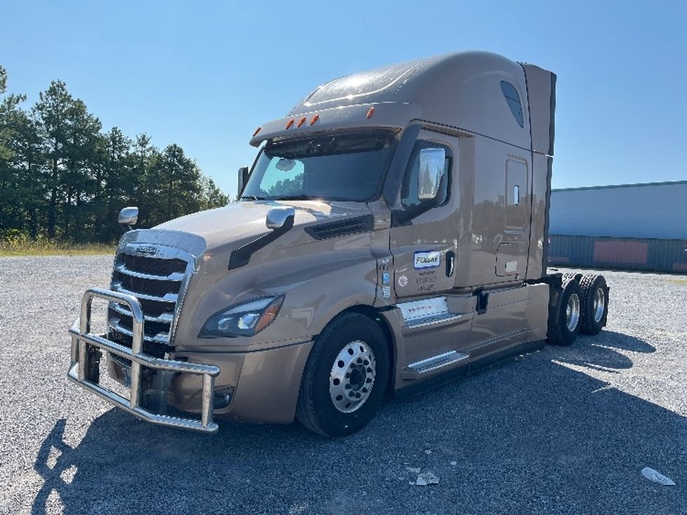 Sleeper Tractor-Heavy Duty Tractors-Freightliner-2022-T12664ST-Morristown-TN-536,805\n\t\tmiles-$ 66,000 - Image 3