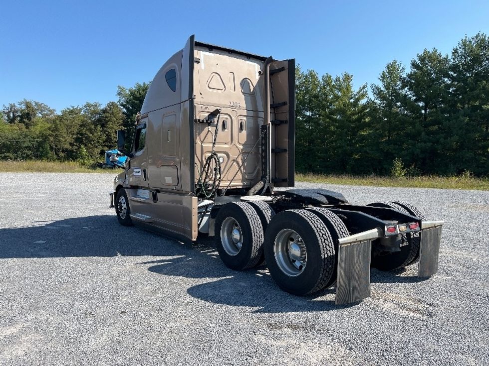 Sleeper Tractor-Heavy Duty Tractors-Freightliner-2022-T12664ST-Morristown-TN-536,805\n\t\tmiles-$ 66,000 - Image 5
