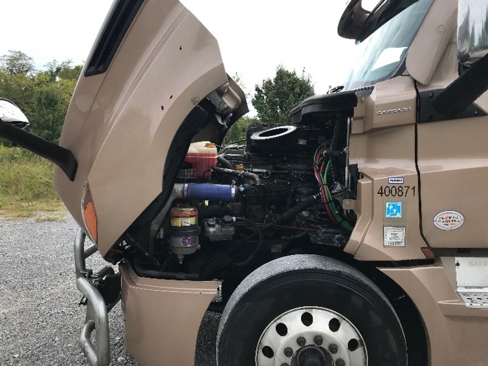 Sleeper Tractor-Heavy Duty Tractors-Freightliner-2022-T12664ST-Morristown-TN-564,885\n\t\tmiles-$ 63,000 - Image 21