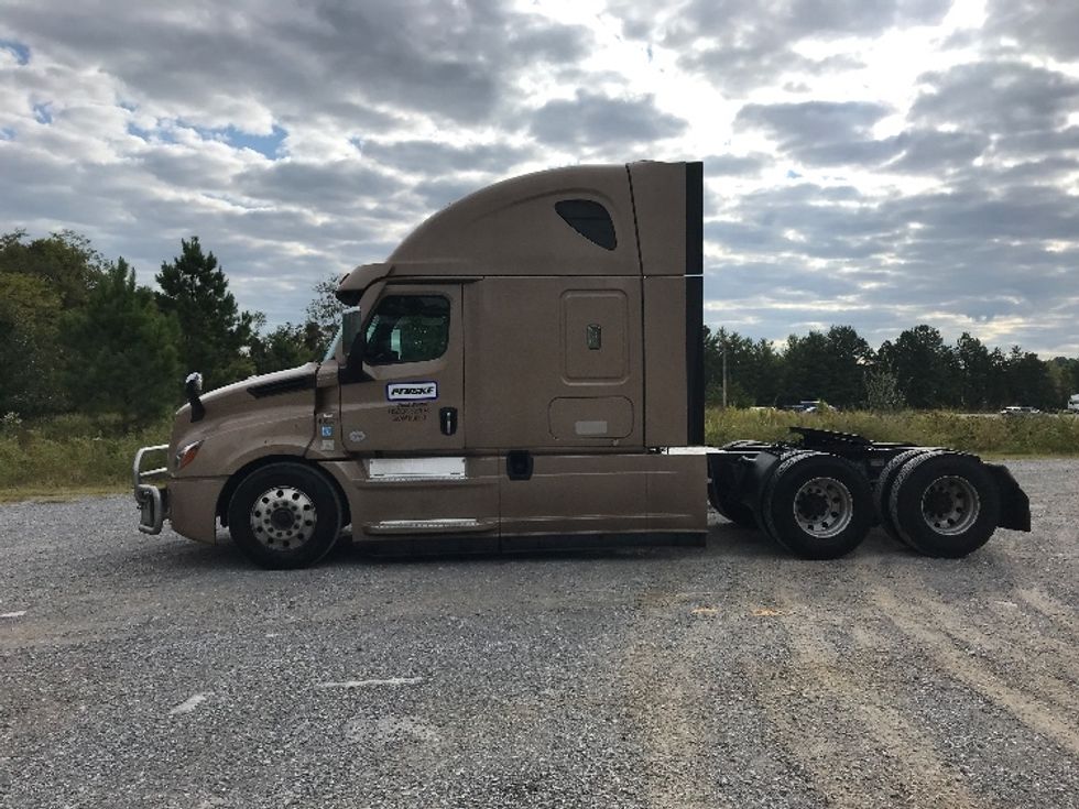 Sleeper Tractor-Heavy Duty Tractors-Freightliner-2022-T12664ST-Morristown-TN-564,885\n\t\tmiles-$ 63,000 - Image 4