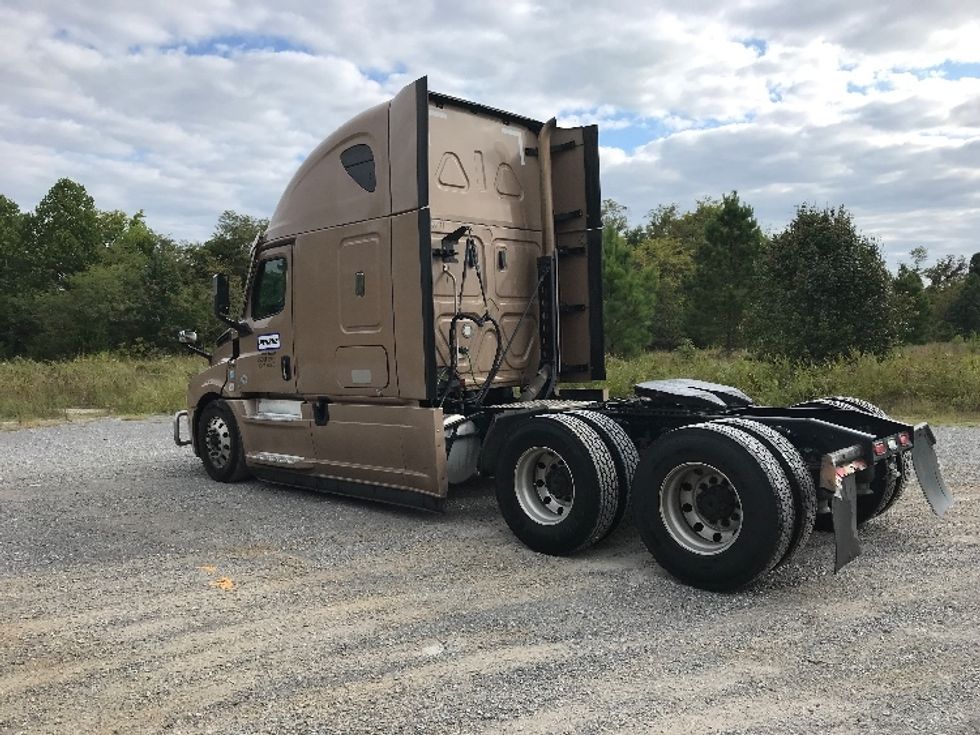 Sleeper Tractor-Heavy Duty Tractors-Freightliner-2022-T12664ST-Morristown-TN-564,885\n\t\tmiles-$ 63,000 - Image 5