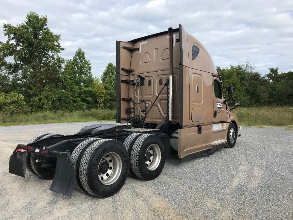 Sleeper Tractor-Heavy Duty Tractors-Freightliner-2022-T12664ST-Morristown-TN-564,885\n\t\tmiles-$ 63,000 - Image 7