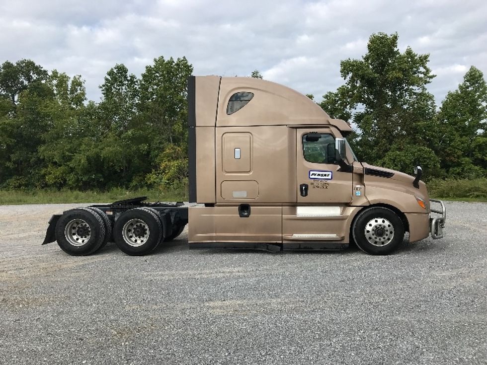Sleeper Tractor-Heavy Duty Tractors-Freightliner-2022-T12664ST-Morristown-TN-564,885\n\t\tmiles-$ 63,000 - Image 8