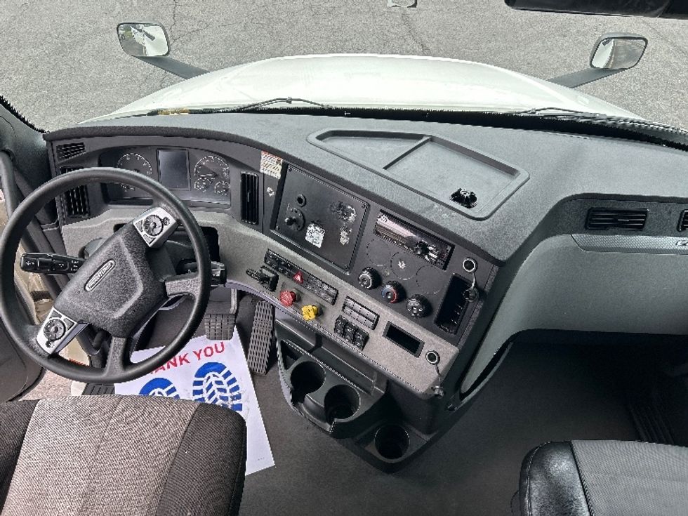 Sleeper Tractor-Heavy Duty Tractors-Freightliner-2022-T12664ST-Morristown-TN-586,200\n\t\tmiles-$ 59,500 - Image 12