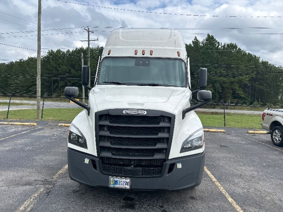 Sleeper Tractor-Heavy Duty Tractors-Freightliner-2022-T12664ST-Morristown-TN-586,200\n\t\tmiles-$ 59,500 - Image 2